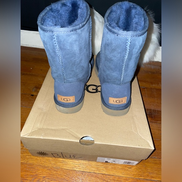Uggs - Picture 2 of 5